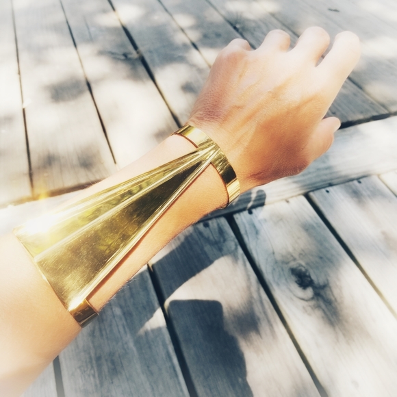 Scifi Designer big brass cuff bracelet spa… - Picture 3 of 6